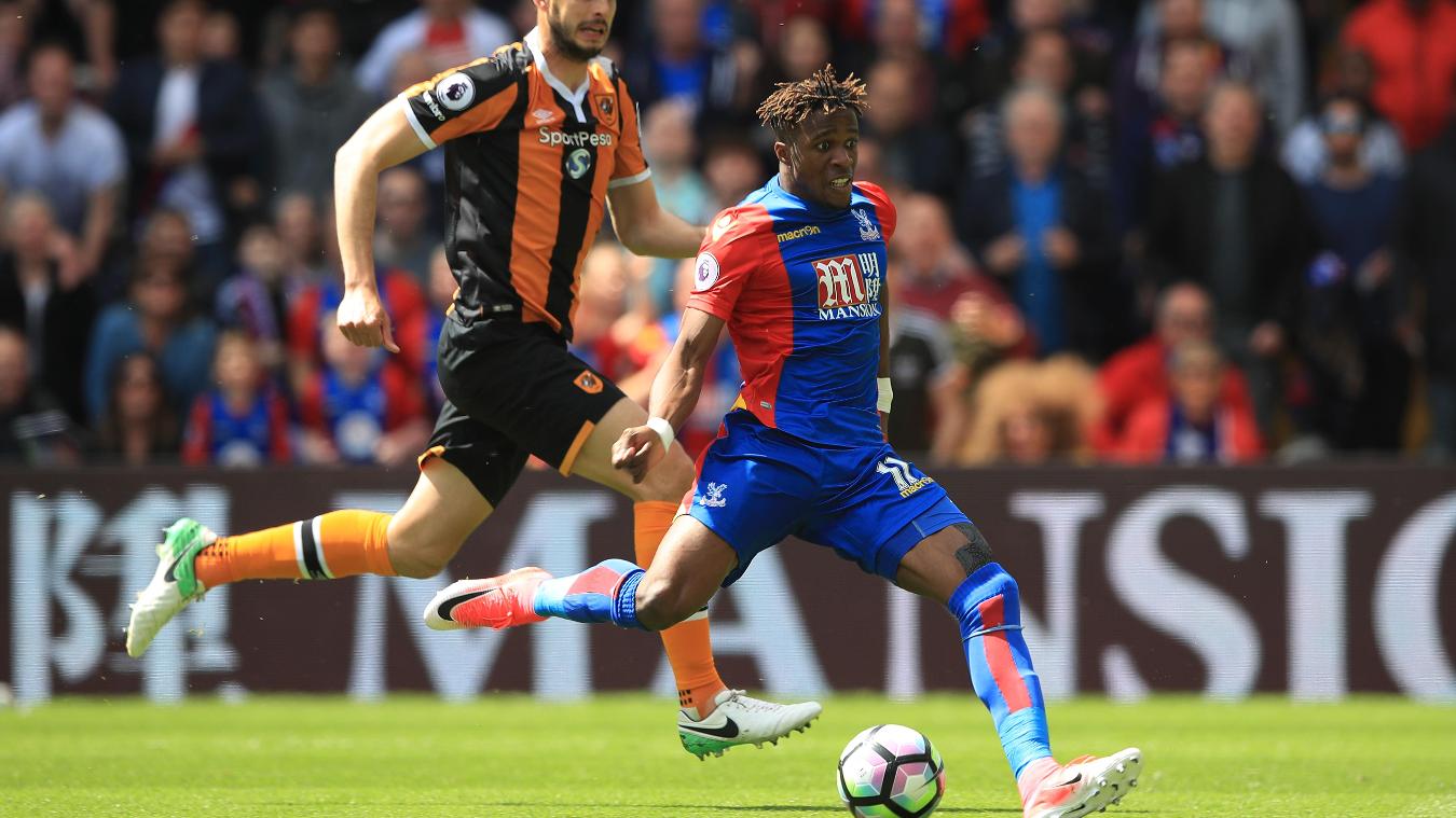 Crystal Palace 4-0 Hull City: Chỉ 2 phút, 11 giây sau khi trận đấu bắt đầu, Wilfried Zaha đã sút tung lưới Hull City. Đây là bàn thắng thứ 2 trong lịch sử Premier League sau pha lập công của Dwight Gayle vào tháng 08/2014 (31 giây).