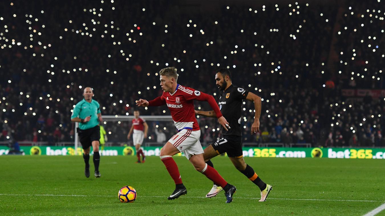 Vòng 14, Middlesbrough 1-0 Hull City: Các CĐV Middlesbrough đã tạo nên một khung cảnh huyền ảo trên sân nhà bằng cách dùng điện thoại chiếu sáng trên khán khán đài, tiếp sức cho đội bóng con cưng giành chiến thắng trước Hull City.