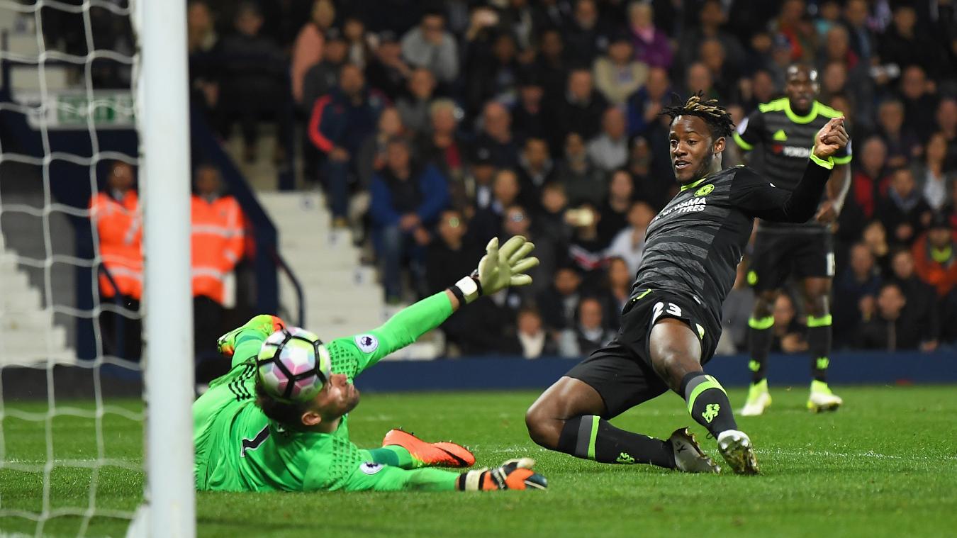 Vòng 37, West Brom 0-1 Chelsea: Khoảnh khắc của mùa giải là đây khi chân sút vào sân từ ghế dự bị Michy Batshuayi ghi bàn thắng duy nhất của trận đấu giúp Chelsea chính thức bước lên ngôi vô địch Ngoại hạng Anh đầy thuyết phục.