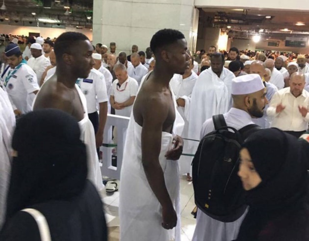 Pogba có hành động ý nghĩa khi hành hương tới thánh địa Mecca của Đạo Hồi.