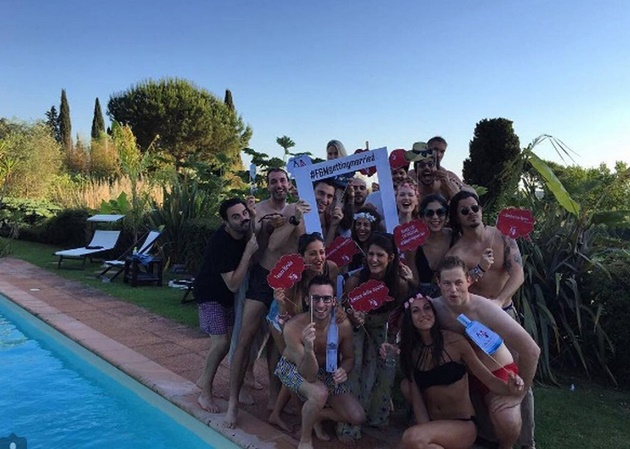 Hậu vệ Matteo Darmian có buổi tỏ nhỏ chia tay cuộc sống độc thân trước khi kết hôn.