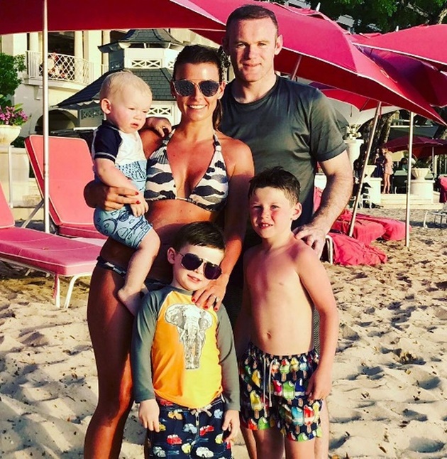 Wayne Rooney quây quần bên gia đình ở Barbados.