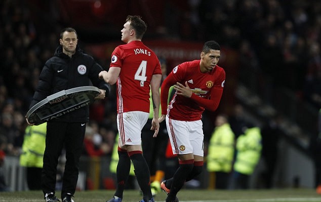 Smalling và Jones nhiều khả năng sẽ phải ra đi.