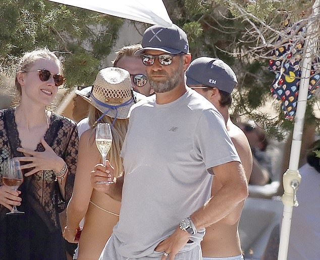 Chuyến đi nghỉ mát lần này của Klopp còn có vợ con và những người bạn thân.