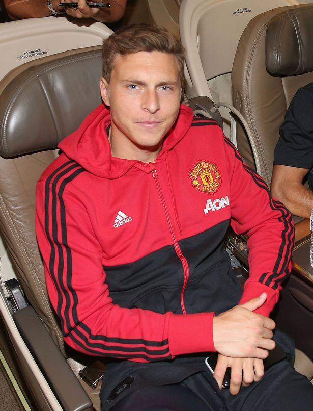 Tân binh Lindelof tỏ ra hơi rụt rè khi vẫn cần thời gian hòa nhập với các đồng đội.