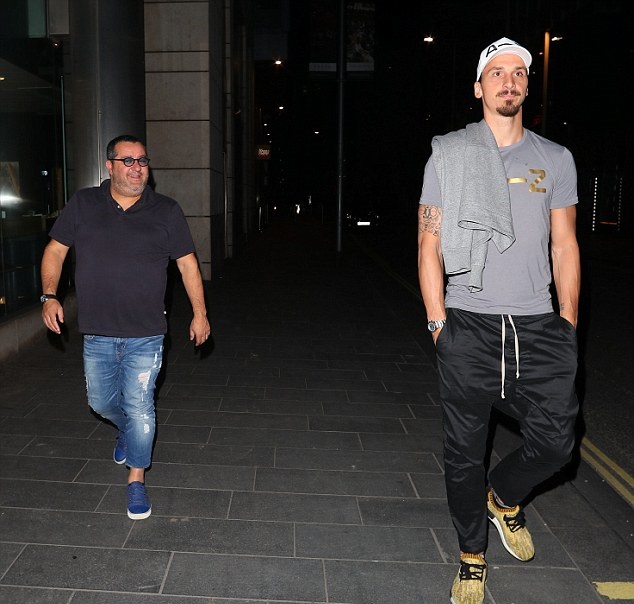 Ibrahimovic hiện trở thành cầu thủ tự do sau khi hết hợp đồng với Man United.