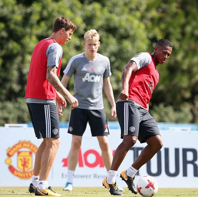 Tân binh Lindelof hòa nhập khá nhanh.