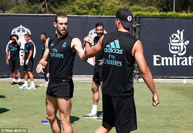 Các cầu thủ như Bale khá bịn rịn chia tay Morata.