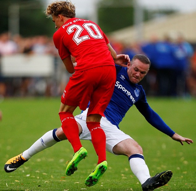 Ở trận ra mắt Everton, Rooney đã ghi được 1 siêu phẩm đẹp mắt nhưng trận này anh 'tịt ngòi', nhường đất diễn lại cho các đồng đội.