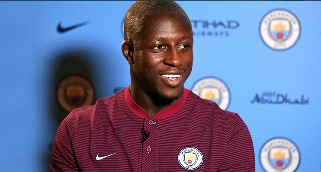 Mendy tỏ ra khá vui mừng khi trở thành người của Man City.