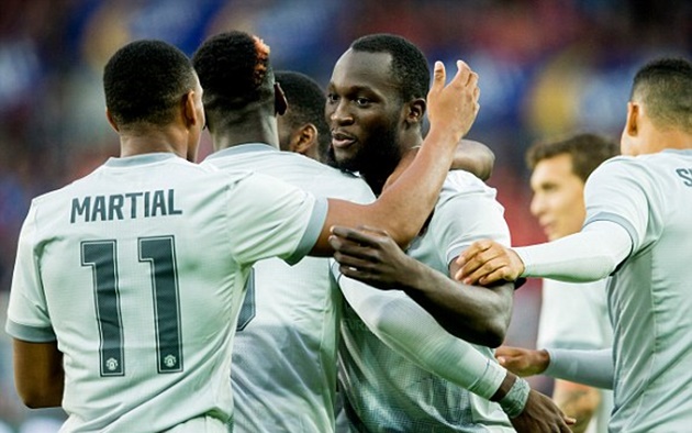 Lukaku có cú đánh đầu mạnh mẽ tung lưới Valerenga.
