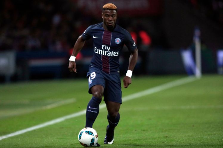 Chelsea sắp đón Aurier.