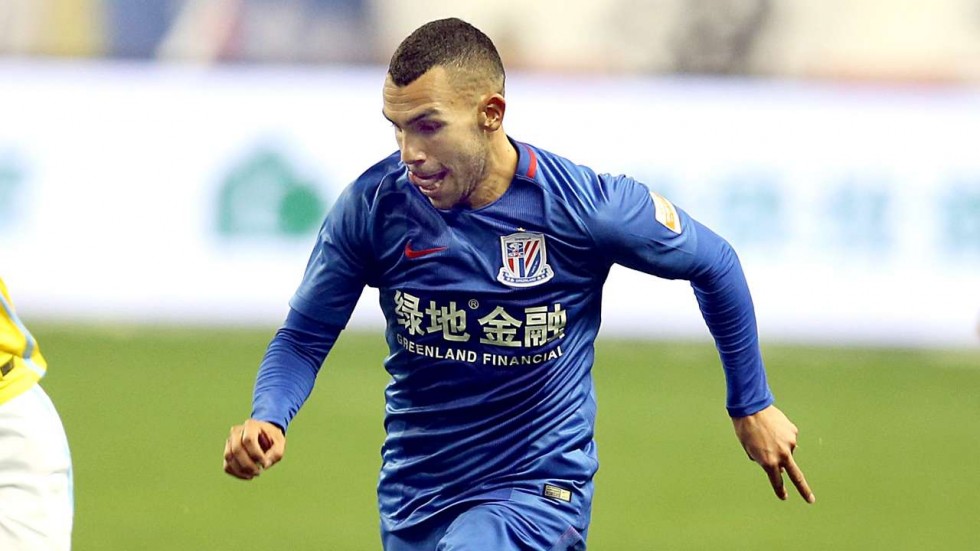 1. Carlos Tevez (Shanghai Shenhua): 650.000 bảng/tuần – 34 triệu bảng/năm