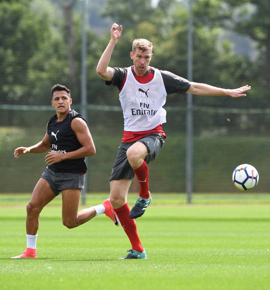 HLV Arsene Wenger và các học trò muốn khởi đầu mùa giải mới thuận lợi bằng một chiến thắng.