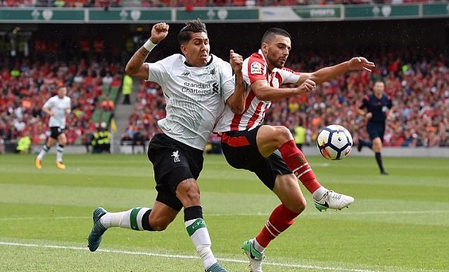 Liverpool như thường lệ là đội dâng lên tấn công ngay từ những phút đầu.