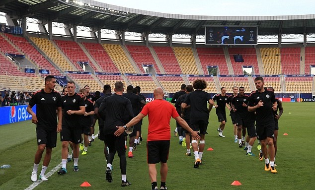 Với tư cách là nhà vô địch Europa League, Quỷ đỏ sẽ chạm trán Real Madrid tranh Siêu cúp châu Âu.