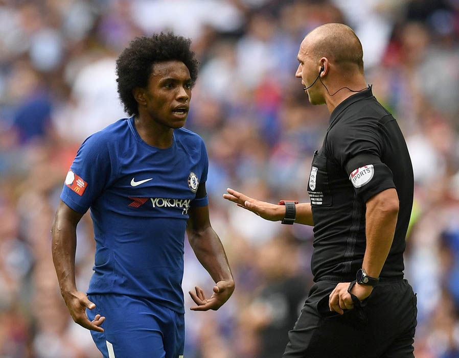 Tiền vệ phải Willian: 6 điểm - Bị cảnh cáo vì pha bóng ngã vờ. Willian chưa thể tạo tầm ảnh hưởng lớn lên lối chơi của Chelsea.