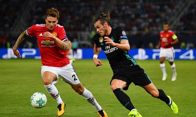 Chạy cánh phải Gareth Bale - 7 điểm: Thiếu may mắn với cứ dứt điểm trúng xà ngang, Bale đã có một trận cầu khá tốt.
