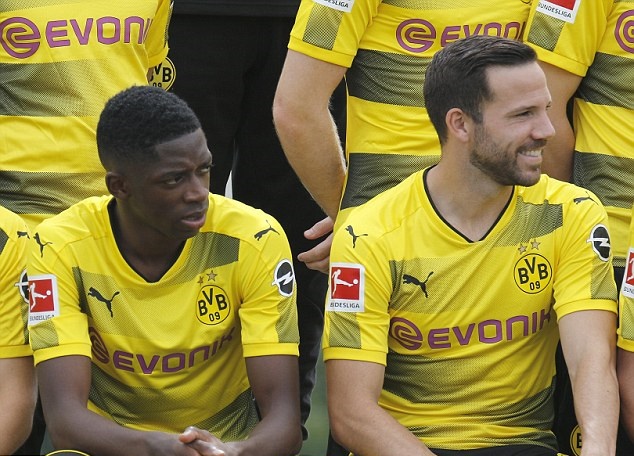 "Xác ở Dortmund, nhưng hồn thì đã ở Barcelona".