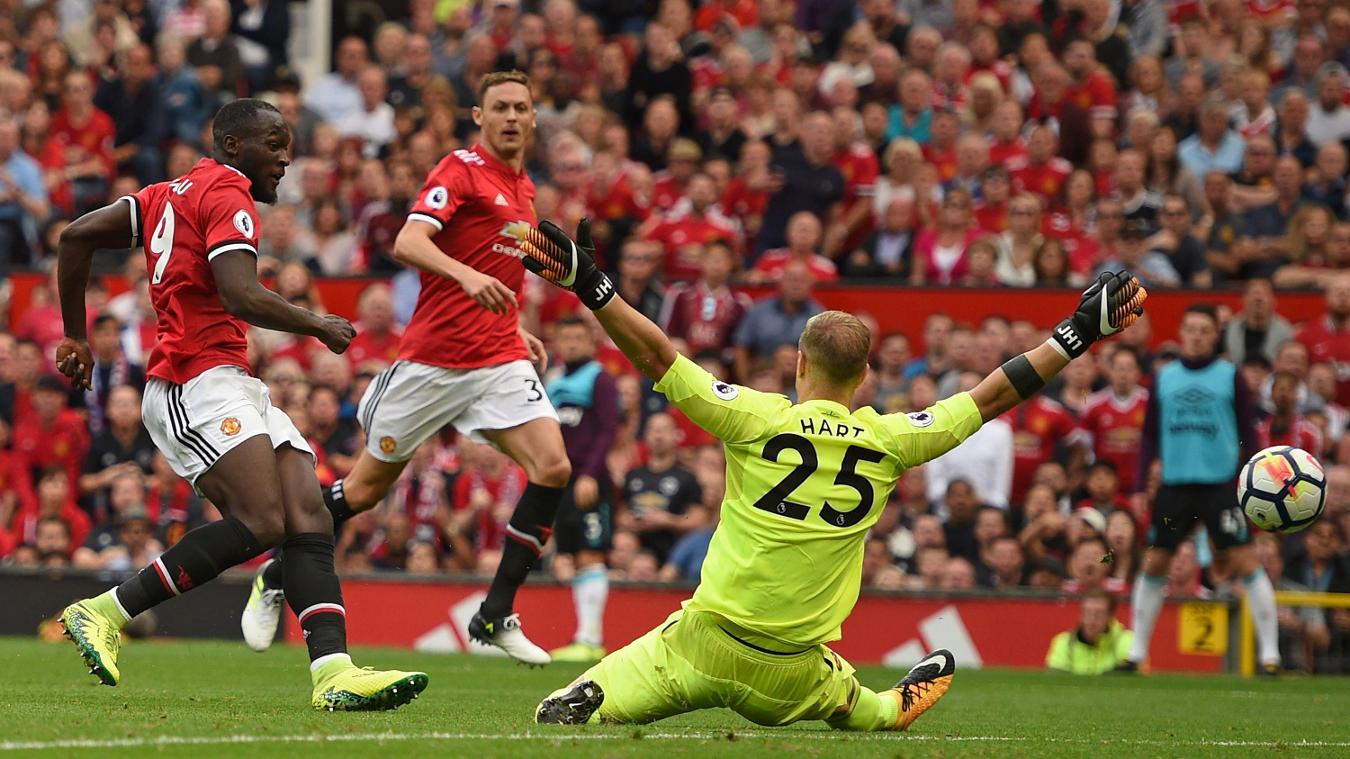 Swansea City v Man Utd: Nếu ghi bàn vào lưới Swansea, Romelu Lukaku sẽ trở thành cầu thủ thứ 5 nổ súng trong cả 2 trận đấu đầu tiên khoác áo Man United tại Premier League sau Ibrahimovic, Martial, Macheda và Saha.