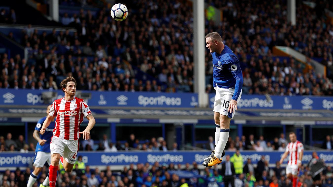 Man City v Everton: Chỉ cần 1 pha lập công nữa, Wayne Rooney sẽ cán cột mốc 200 bàn thắng ở Premier League. Alan Shearer là cầu thủ duy nhất trong 'Club 200' có được nhiều bàn thắng vào lưới Man City hơn Rooney (11 so với 8).