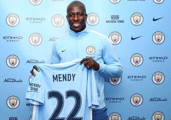 Tại sân Etihad, Mendy khoác áo số 22.