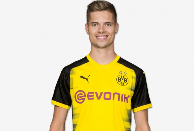 Một trong những mẫu áo đấu được đánh giá khá đẹp mắt.