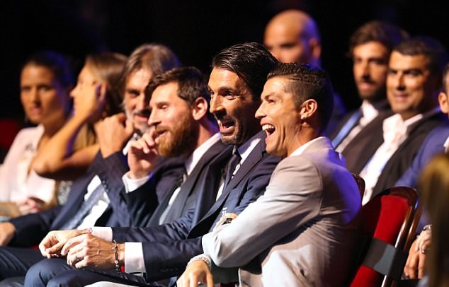 Ronaldo đã đánh bại 2 ứng cử viên khác là Buffon và Messi để đoạt giải thưởng.