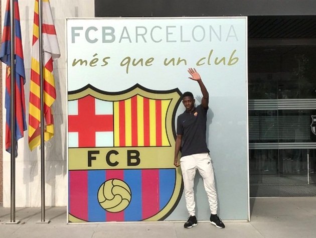 Trước đó, Dembele tỏ ra khá lạnh lùng khi đến đại bản doanh của CLB xứ Catalan.