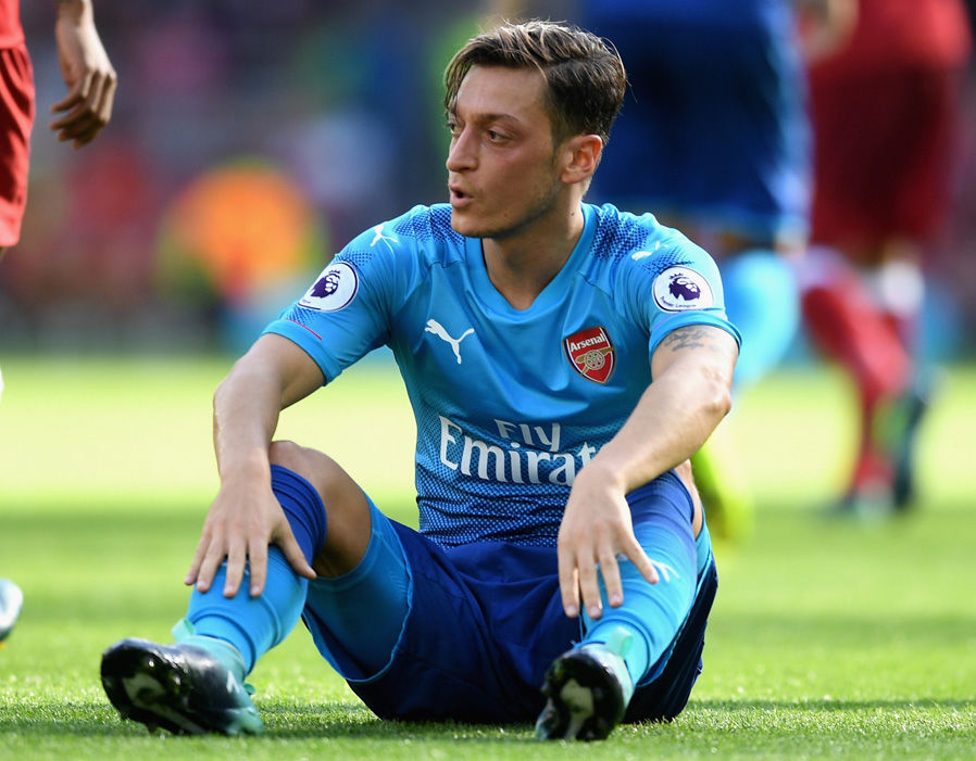 Tiền vệ Mesut Oezil - 3 điểm.