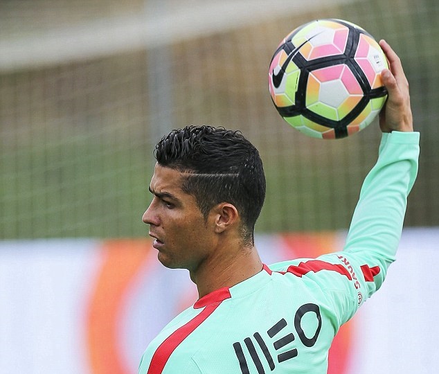 Ronaldo tập luyện Bồ Đào Nhà - Bóng Đá