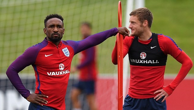 2 trong số cầu thủ lớn tuổi nhất, Defoe và Vardy.