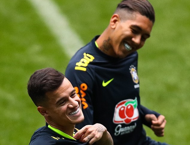 Trước đó, có thông tin cho rằng Coutinho và Firmino cạch mặt nhau do cầu thủ này đòi chuyển sang Barcelona. Tuy nhiên, buổi tập gần nhấ cho thấy, cả 2 vẫn vui vẻ cười đùa với nhau.