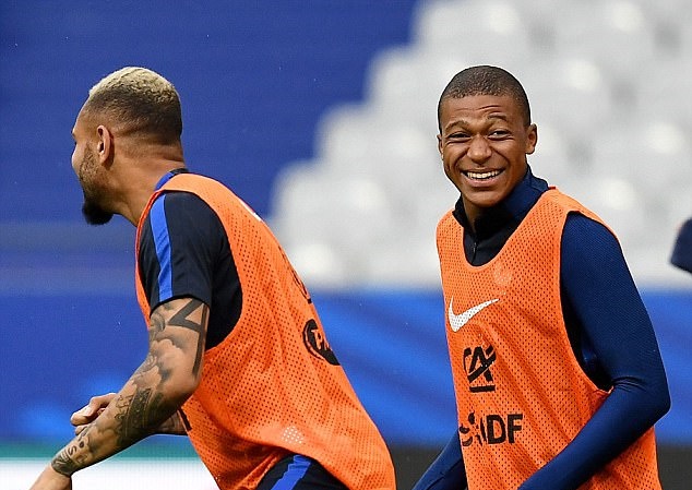 Ngôi sao trẻ này sắp chuyển sang khoác áo PSG. Tâm trạng của Mbappe khá tốt.