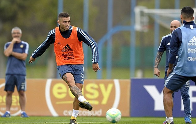 Ông quyết định triệu tập Icardi thay cho Higuain, cầu thủ luôn gây thất vọng mỗi khi lên tuyển.