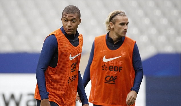 Trái ngược với hình ảnh ủ dột tại AS Monaco, nụ cười thuyền xuyên xuất hiện trên môi Mbappe.