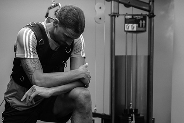 Khi mà Man United phải chinh chiến trên nhiều mặt trận, sự có mặt của Ibra sẽ giải quyết được bài toán nhân sự.