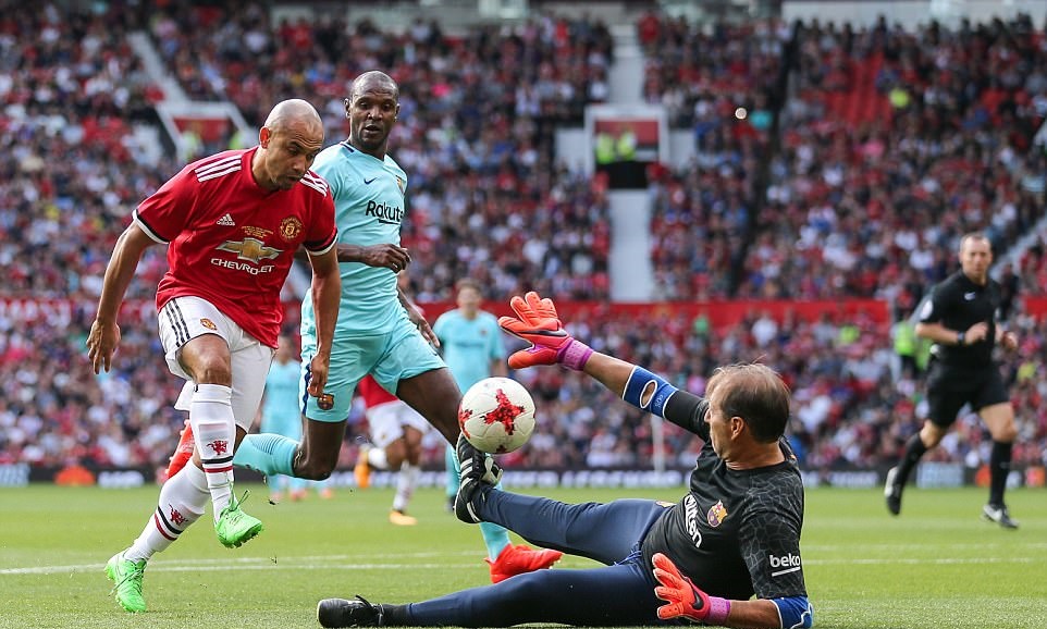 Webber ghi bàn thắng thứ 2, khép lại trận đấu với kết quả hòa 2-2, qua đó giúp huyền thoại Man United thắng chung cuộc 5-3 sau 2 lượt trận.