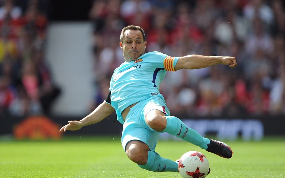 Phía Barca, 2 người ghi bàn là Luis Garcia và Mendieta.