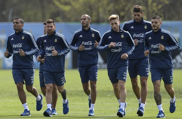 Argentina đang nỗ lực tập luyện chuẩn bị cho trận gặp Venezuela ở vòng loại World Cup 2018.