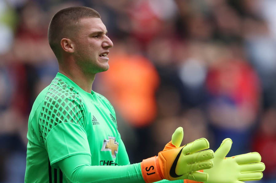Thủ môn Sam Johnstone: Hiện Johnstone đã phải chuyển sang khoác áo Aston Villa dưới dạng cho mượn do không thể cạnh tranh được với De Gea và Romero.