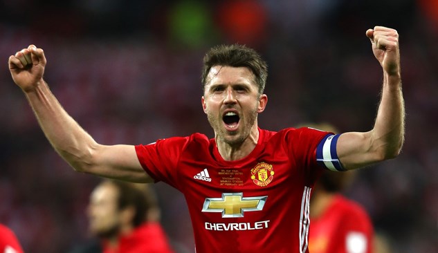 Tiền vệ trung tâm Michael Carrick: Sau khi Rooney ra đi, Carrick đã tiếp quản chiếc băng đội trưởng. Dù vậy, nhiều khả năng Mourinho sẽ sử dụng Carrick cho các trận đấu cúp bởi hiện tại, Matic đang làm quá tốt vai trò của mình.