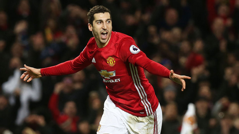Tiền vệ công Henrik Mkhitaryan: Tiền vệ người Armenia gặp khó khăn trong việc thích nghi với lối đá ở Premier League. Sau một mùa giải, anh đã trở lại đầy mạnh mẽ và đang thi đấu tuyệt hay.