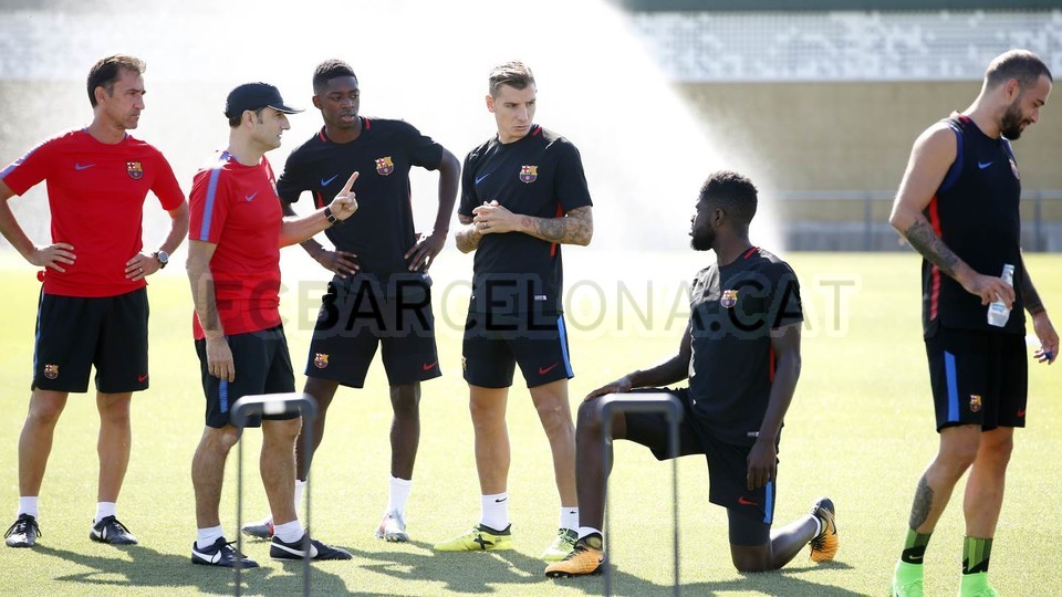 Được biết, cả 2 cầu thủ này vừa trở về sau khi cùng tuyển Pháp đá 2 trận vòng loại World Cup 2018.