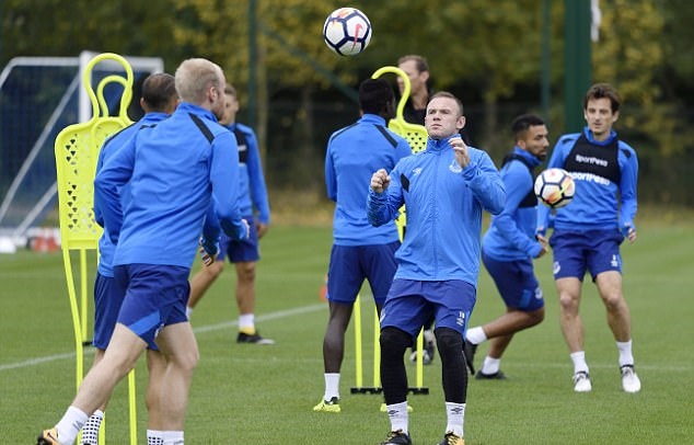 Gạt sang một bên vụ lùm xùm, Rooney nhanh chóng lao vào tập luyện.