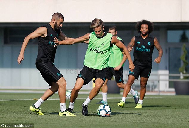 Real Madrid vừa bị Valencia cầm hòa 2-2 trước loạt trận quốc tế.