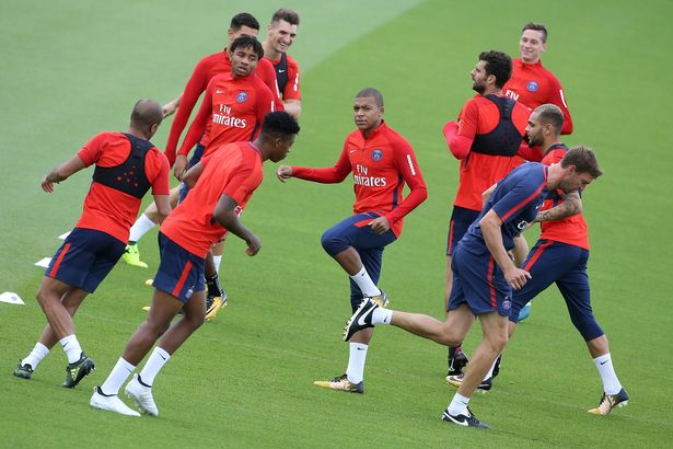 Trước đó, Mbappe đã cập bến PSG với bản hợp đồng cho mượn 1 năm, kèm điều khoản bắt buộc mua đứt 180 triệu euro.