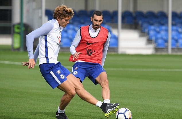 Một số cầu thủ như Alonso phải ở lại do không được triệu tập lên tuyển.