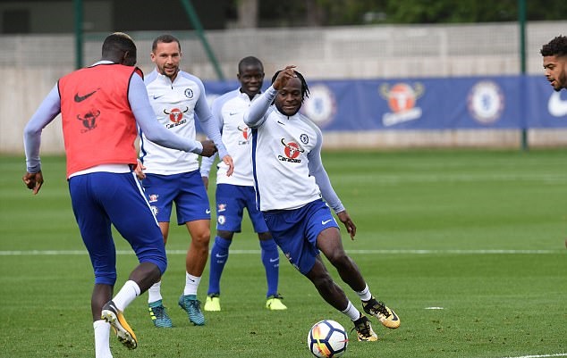 Drinkwater được dịp tái ngộ Kante.