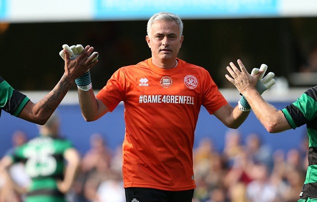 Trước đó, Mourinho trổ tài làm thủ môn trong một trận đấu từ thiện.